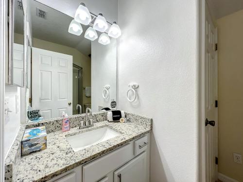 Private pool & spa villa w game room near Disney photo 40