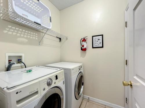 Private pool & spa villa w game room near Disney photo 46