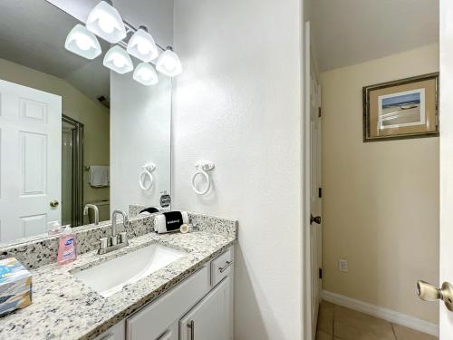Private pool & spa villa w game room near Disney photo 44