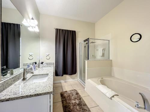 Private pool & spa villa w game room near Disney photo 31