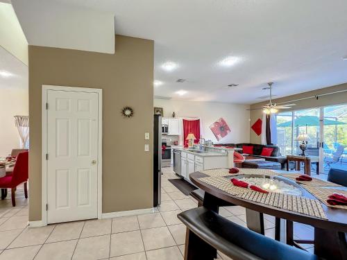Private pool & spa villa w game room near Disney photo 25