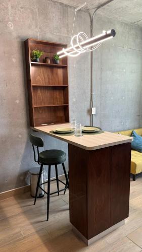a kitchen with a desk with a chair and a light at Céntrico departamento con vista espectacular in Monterrey