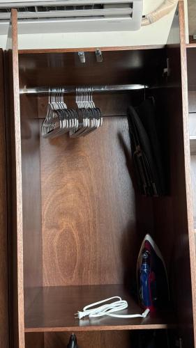 a pair of straining utensils sitting on a shelf at Céntrico departamento con vista espectacular in Monterrey