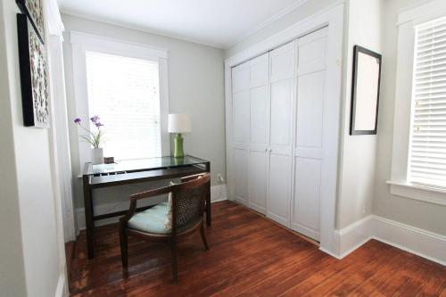 a home office with a desk and a chair at Charming Home On The Point in Newport