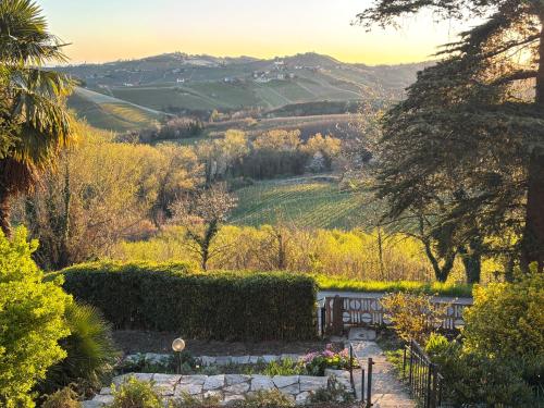 a bench in a garden with a view of a valley at Relais Portaluna delle Langhe in Mango