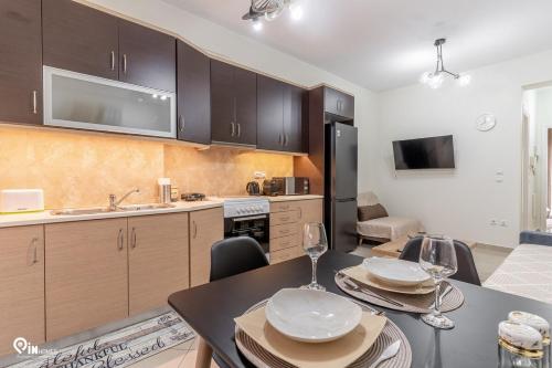 Rubies - Premium And Comfy Stay in Egaleo-Athens