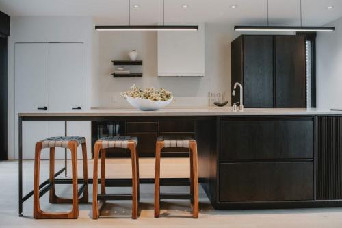Η κουζίνα ή μικρή κουζίνα στο Orren North - Downtown Luxury & Bespoke Living
