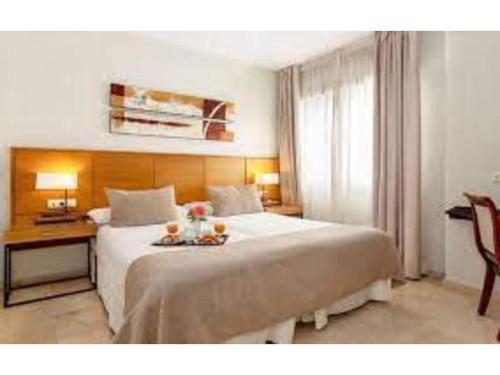 En eller flere senge i et værelse på Alanda Club Marbella