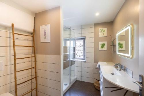 Ένα μπάνιο στο Appartement cosy au coeur de Chambéry