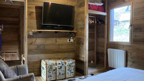 Μια τηλεόραση ή/και κέντρο ψυχαγωγίας στο Chalet l'Anorak Super Besse