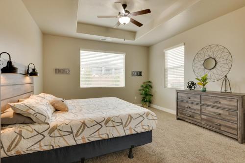 Giường trong phòng chung tại Modern Vacation Rental Near Zion National Park!