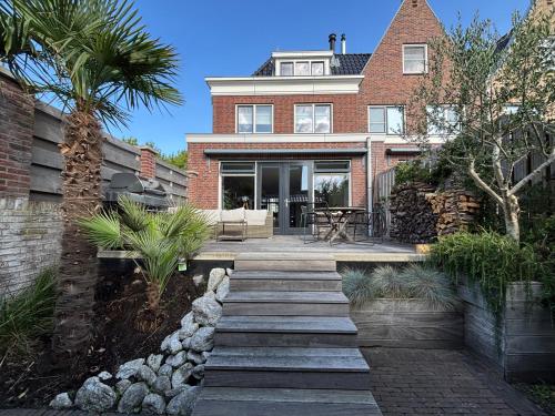 a house with a walkway leading to the front yard at Wellness Villa Binnenhof in Noordwijk