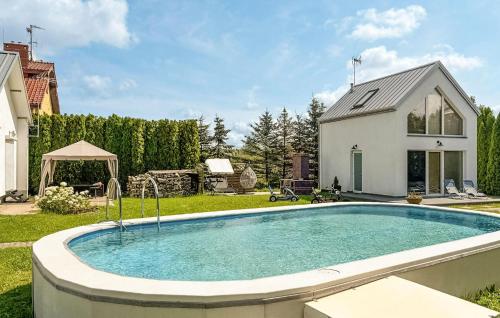 1 Bedroom Stunning Home In Podamirowo