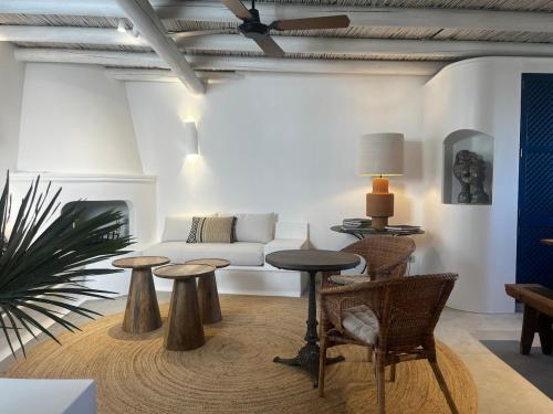 a living room with wooden stools and a couch at Casa de Campo in Vila Nova de Cacela