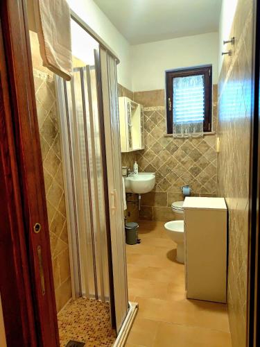 a bathroom with a toilet and a sink at Agriturismo la Canonica in Manciano