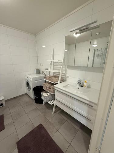Ένα μπάνιο στο Apartment centrally located on Storslett!