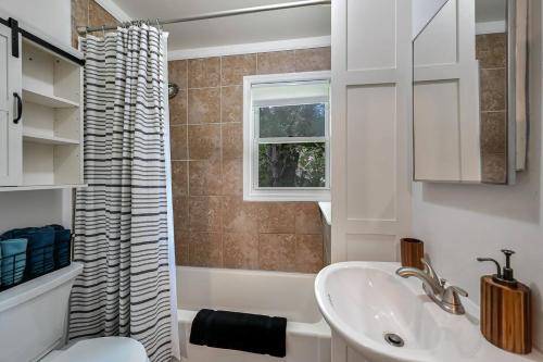 Koupelna v ubytování Wellington Cottage 2BR Modern Boho