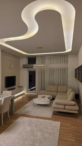 Sam's Penthouse in Pristina - with parking garage