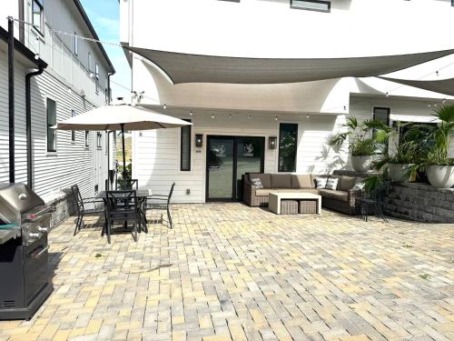 Μπαλκόνι ή βεράντα στο Hot Tub 2 Mi Downtown 4 King Beds Nashville