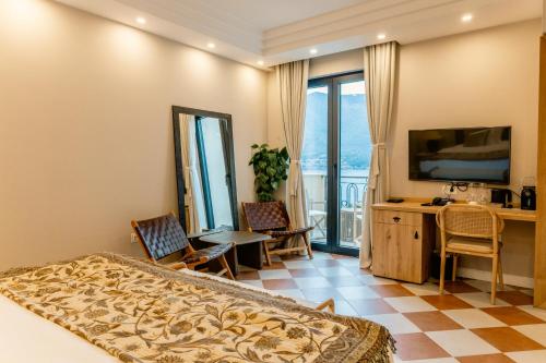 Uma TV ou centro de entretenimento em Adiya Signature Hotel - Adults only