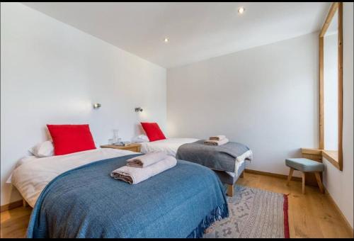 Postel nebo postele na pokoji v ubytování Beautiful 2BR in Chamonix Centre