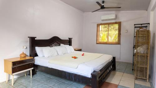a bedroom with a large bed and a window at Casa Caribe in Talamanca
