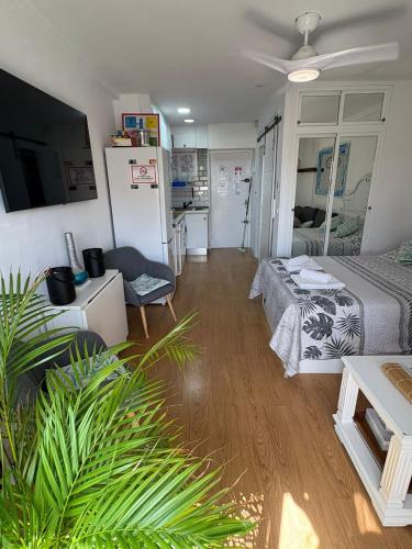 SWEET HOME BENALMADENA Estudio para NO FUMADORES con vistas al mar y excelente conexion wifi NON SMOKING studio with sea views and excellent WiFi Enjoy plenty of morning sun