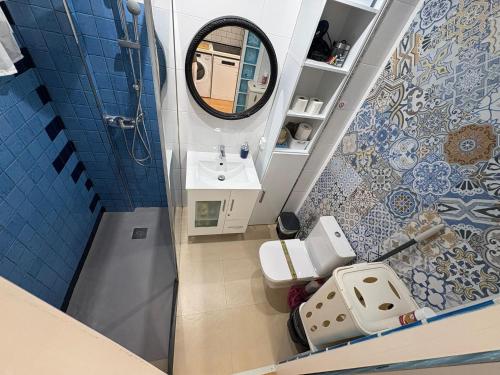 a small bathroom with a toilet and a mirror at SWEET HOME BENALMADENA Estudio para NO FUMADORES con vistas al mar y excelente conexion wifi NON SMOKING studio with sea views and excellent WiFi Enjoy plenty of morning sun in Benalmádena