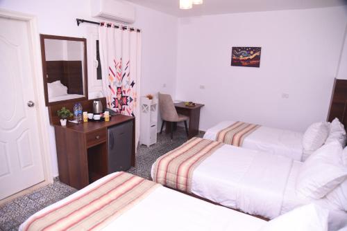 Z Pyramids Inn foreign only