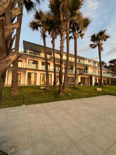 Galeriebild der Unterkunft Stunning Oceanview 2B Waterfront Apartement in Bijilo