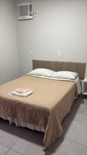 a large bed in a room with at Hotel Santo Antonio in Botucatu