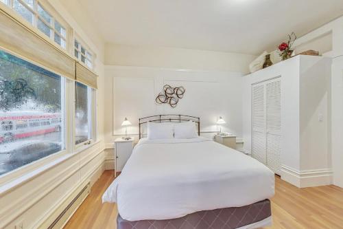 Ένα ή περισσότερα κρεβάτια σε δωμάτιο στο 1br Condo Heart Of Pac Heights Wd Walk Score 97