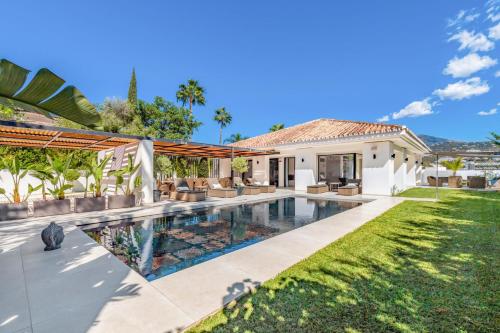 an image of a villa with a swimming pool at Sunset Villa With Pool in Bodrum City