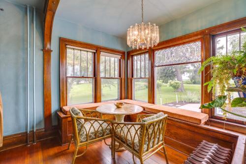 Gambar di galeri bagi Group Getaway Luxe Farmhouse in Mt Horeb! 