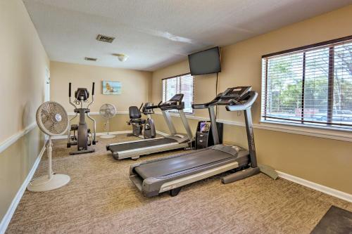 Walk to Folly Field Beach: Coastal Home w/ Grill photo 35