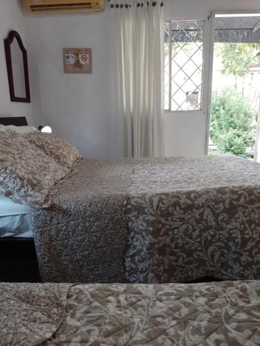 Postel nebo postele na pokoji v ubytování Hostal CORALES