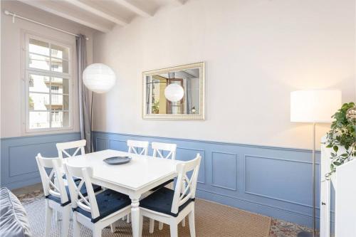 Classic apartment with terrace