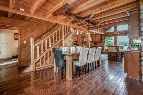 a dining room with a table and chairs at The Hideaway On Little Jay Log Home in Cohasset