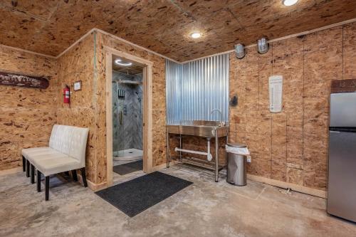 a room with a sink and a sink at The Hideaway On Little Jay Log Home in Cohasset