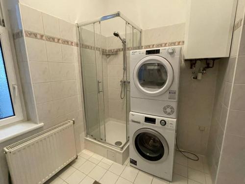 Sunny 3BR Central Apartment