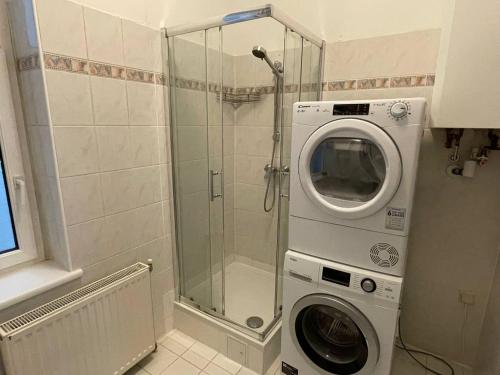 Sunny 3BR Central Apartment