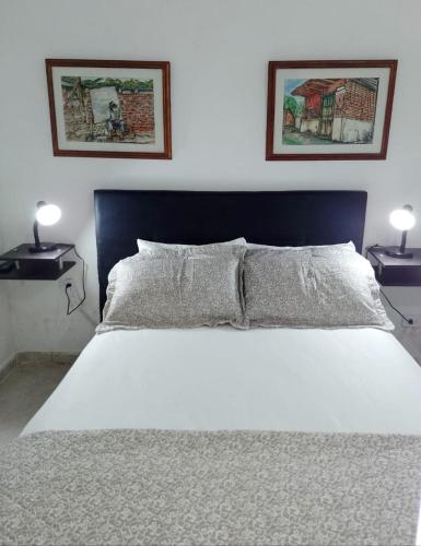 Postel nebo postele na pokoji v ubytování Hostal CORALES