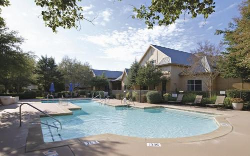 Kolam renang di atau dekat dengan Boulevard Stays Tranquil 1BR King Suite Pool Parking Gym 04