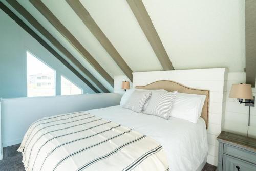 a white bed in a room with a window at Tidal House #10 - Ocean Shores Chalet in Ocean Shores