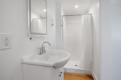 Ένα μπάνιο στο Private Bed &Bath! Coliving