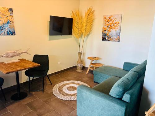 Χώρος καθιστικού στο Hideout Garden Suite Adults Only