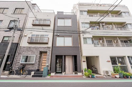 Ueno home 10-minute walk from Ueno Station, 4-minute walk from Inaricho Station, 10-minute walk to Asakusa, 2nd and 3rd floors