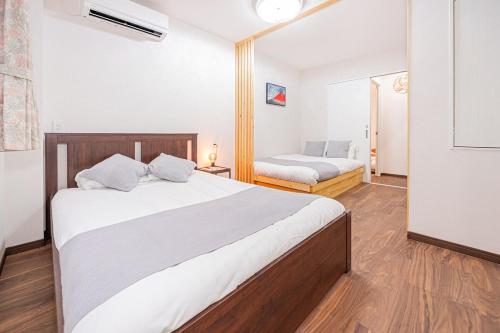 Ueno home 10-minute walk from Ueno Station, 4-minute walk from Inaricho Station, 10-minute walk to Asakusa, 2nd and 3rd floors