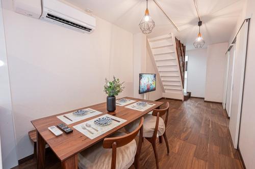 Ueno home 10-minute walk from Ueno Station, 4-minute walk from Inaricho Station, 10-minute walk to Asakusa, 2nd and 3rd floors