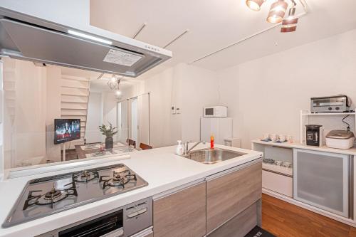 Ueno home 10-minute walk from Ueno Station, 4-minute walk from Inaricho Station, 10-minute walk to Asakusa, 2nd and 3rd floors